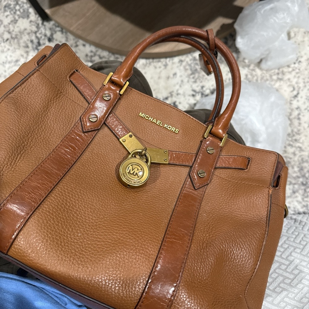 Michael Kors Tan Leather Handbag with Gold Accents - Picture 7 of 8